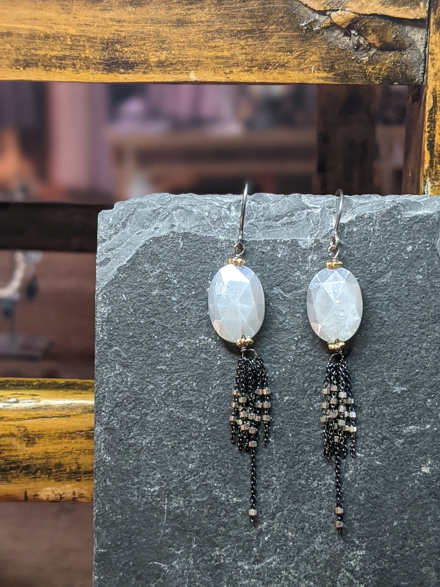 Sparkle Chain Grey Moon Earring