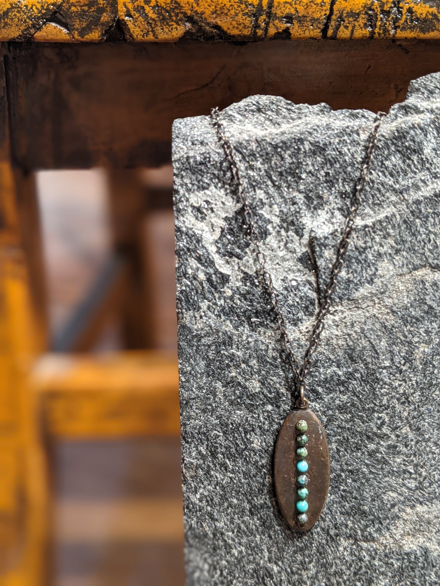 Oval W Stone Stripe Necklace
